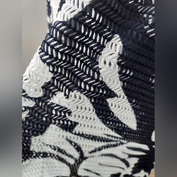 CHICO'S Travelers NWT  Slinky Stretch Mesh Top Size 2 US SM. Navy/wht 3/4 sleeve - Picture 5 of 11